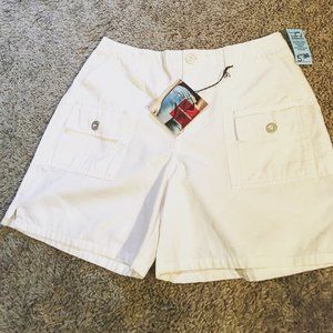 Timeless white shorts !